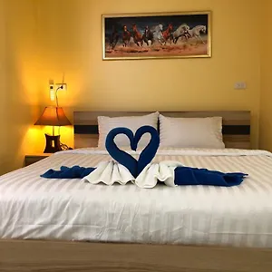 Apartment Indulgence@patonng Beach *