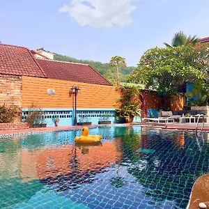Homestay Baankasemsuk 般咔 深宿