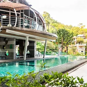 Private At Emerald Terrace *