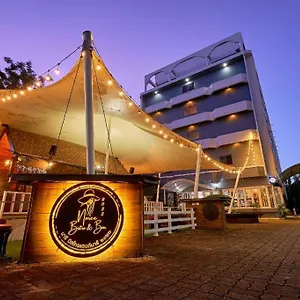 Nora Bukit Hotel 2*