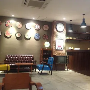 Hostel Dfeel House