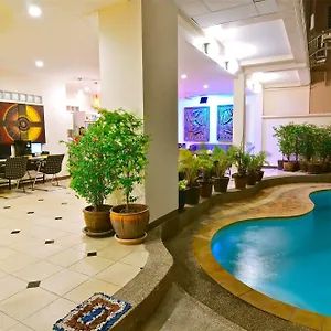 Square One Otel