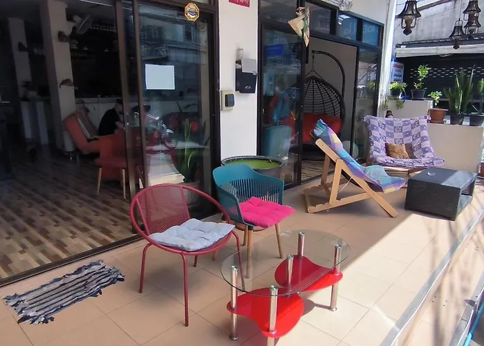Kanpai Hotel Patong照片