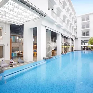 Lub D Phuket - Near & Vibrant Social Vibe
