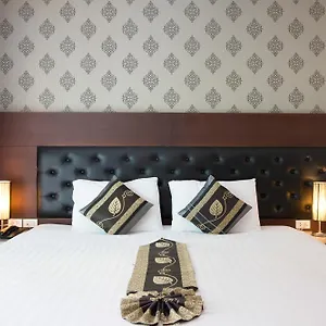 Hotel Hemingways Silk