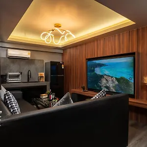 3 Double U - Kalim Sea View