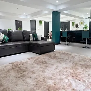 Apartment 4 Bed Penthouse With 3 Terraces *