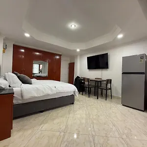 Condos: Beachside Retreat With Smart Tv & Kitchen Apartment Patong
